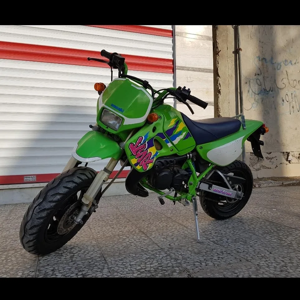 موتورسیکلت کاوازاکی KSR 80، رنگ سبز، آبی و سفید، جنس فلز و پلاستیک، مدل Pit Bike