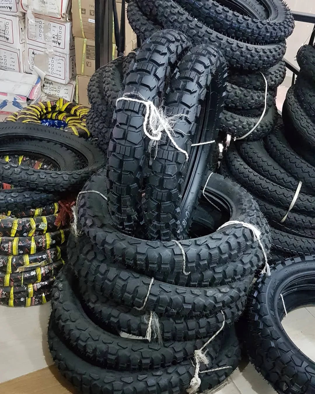 لاستیک عقب 460-18 یاسا، رنگ مشکی، لاستیک آفرود