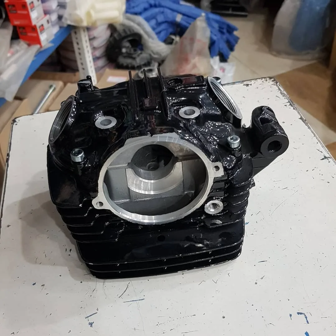سرسیلندر هوندا XL125، رنگ سیاه و نقره‌ای، جنس فلز، قطعات موتور
