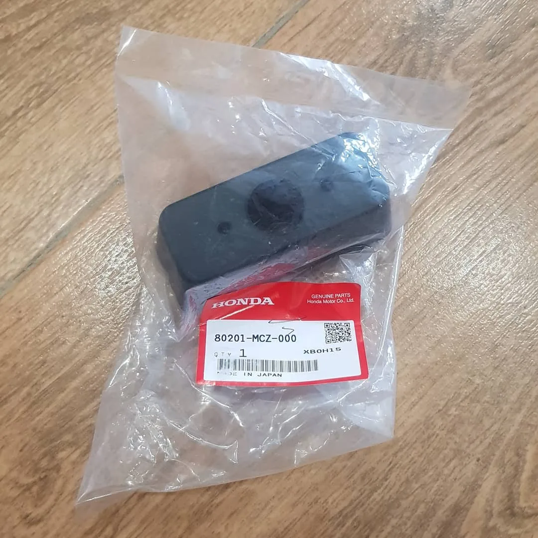 پایه چراغ پلاک هوندا CB1300