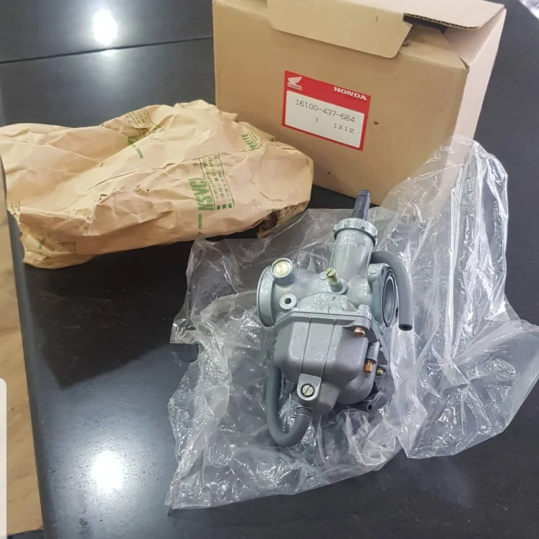 کاربراتور هوندا XL125، رنگ نقره‌ای و خاکستری، جنس فلز و آلومینیوم، موتورسیکلت