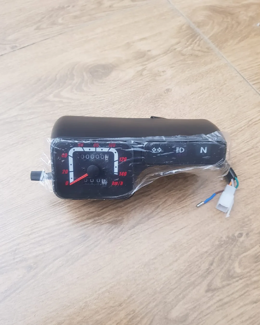 کیلومتر هوندا XLR250 و CRM، رنگ مشکی، جنس پلاستیک و شیشه، دیجیتال و عقربه‌ای