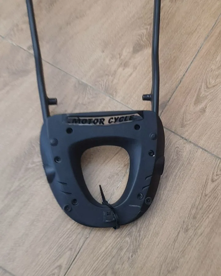 ترکبند CB1300، رنگ سیاه، جنس فلز و پلاستیک، هلالی با دو دسته