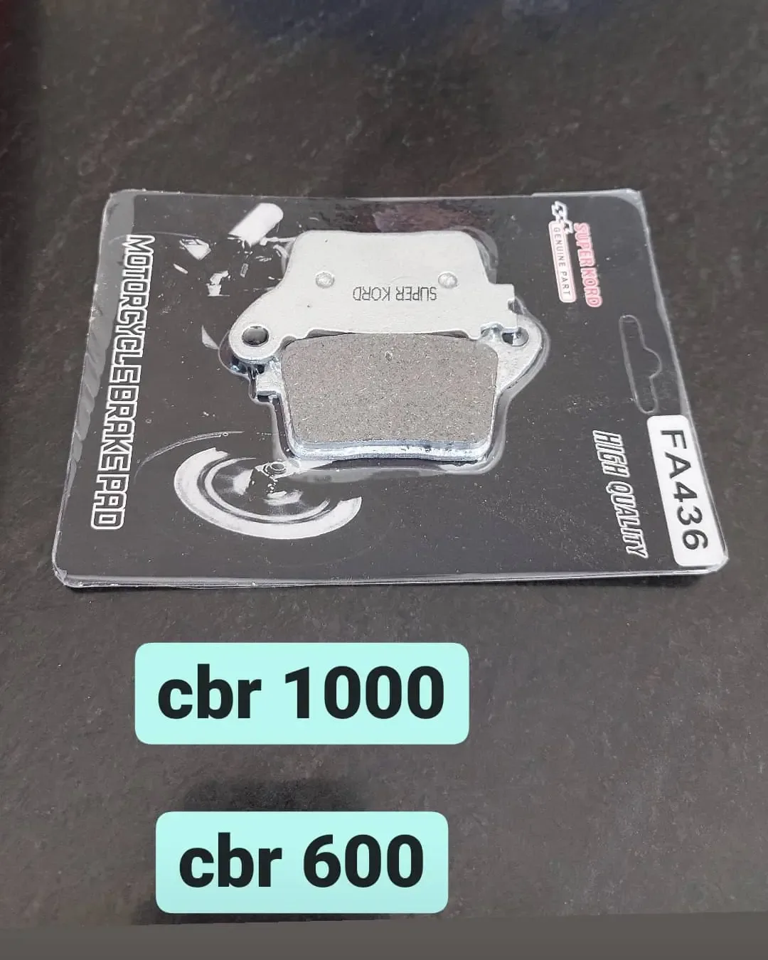 لنت ترمز عقب CBR1000 و CBR600، رنگ نقره‌ای و خاکستری، جنس فلز، لنت ترمز موتورسیکلت