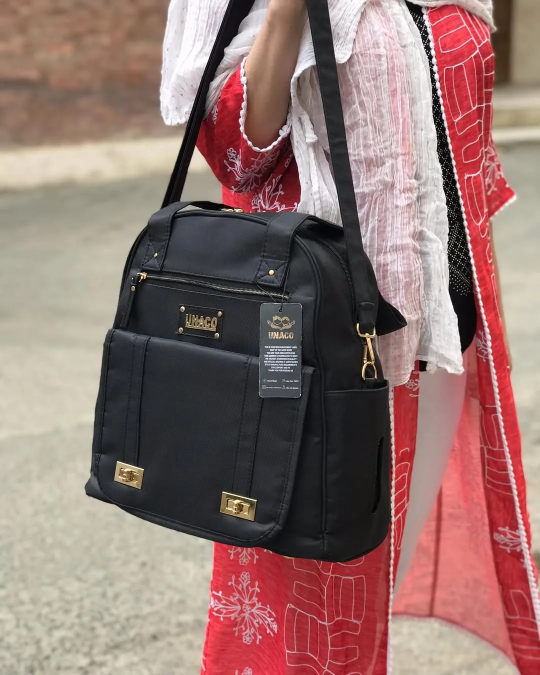 ساک لوازم نوزاد مدل چارلی یوناکو، رنگ مشکی، جنس برزنت و چرم مصنوعی، کوله‌پشتی دوشی و دستی