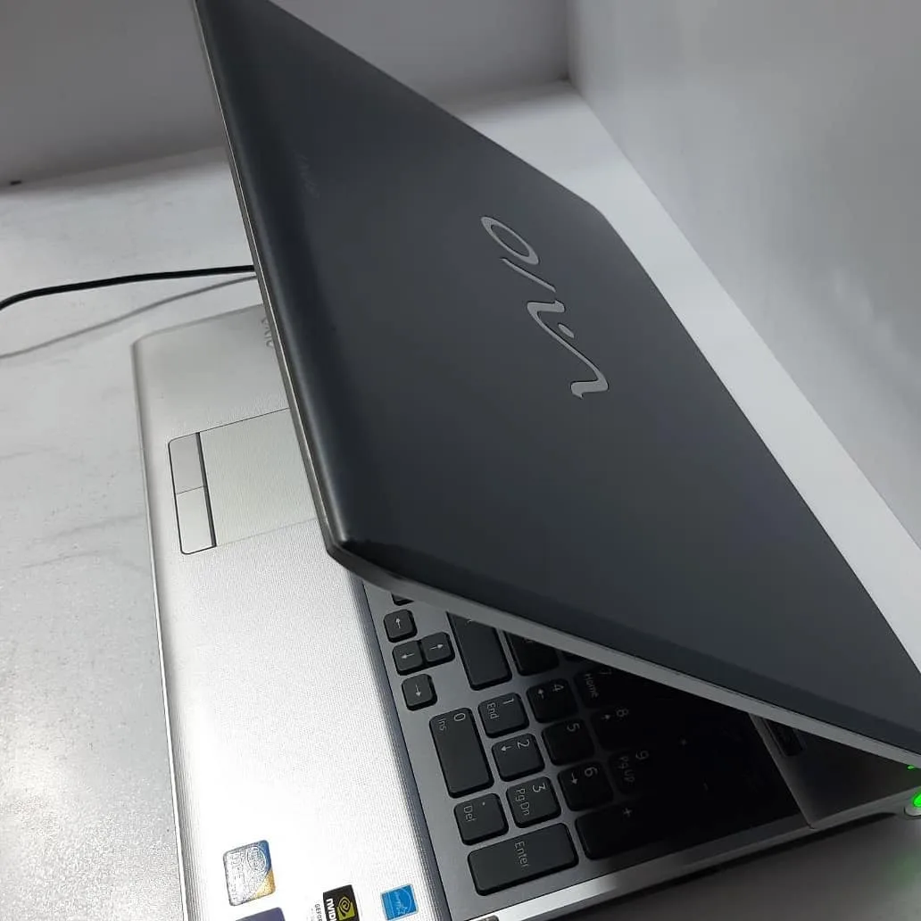 لپتاپ سونی VPCF1 Sony، رنگ مشکی و نقرهای، لپتاپ معمولی