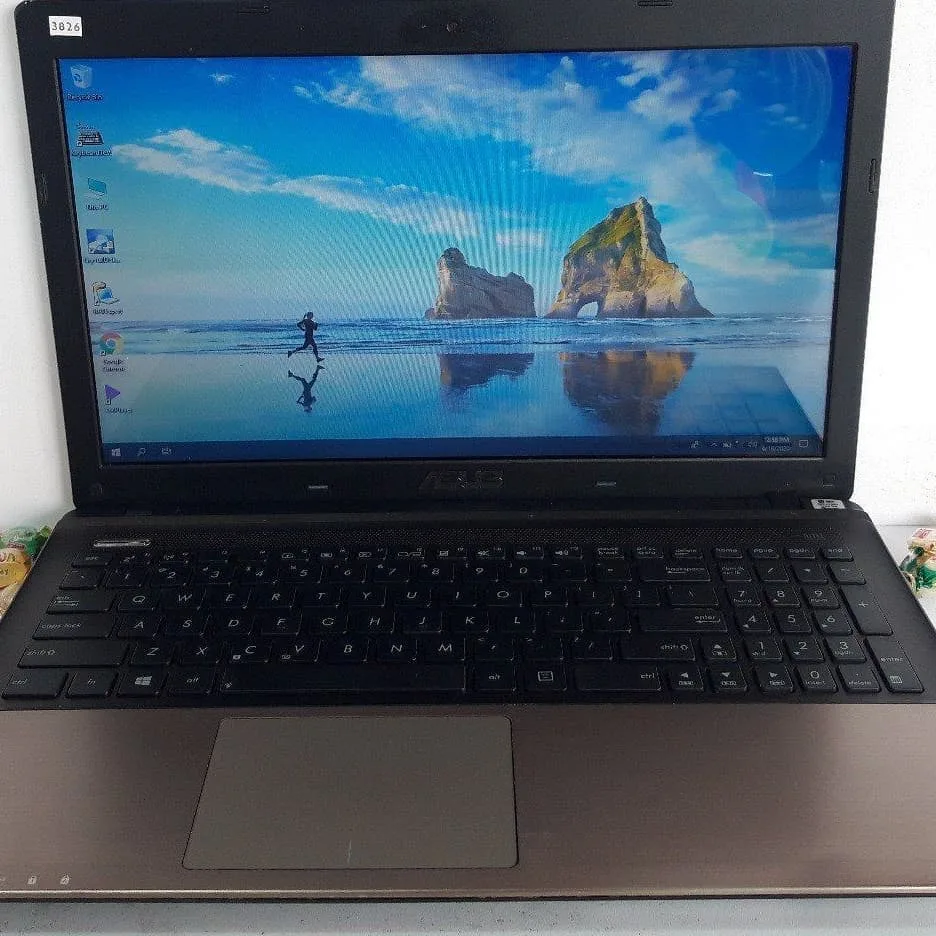 لپ‌تاپ ایسوس K55V Asus، رنگ قهوه‌ای و مشکی، جنس پلاستیک