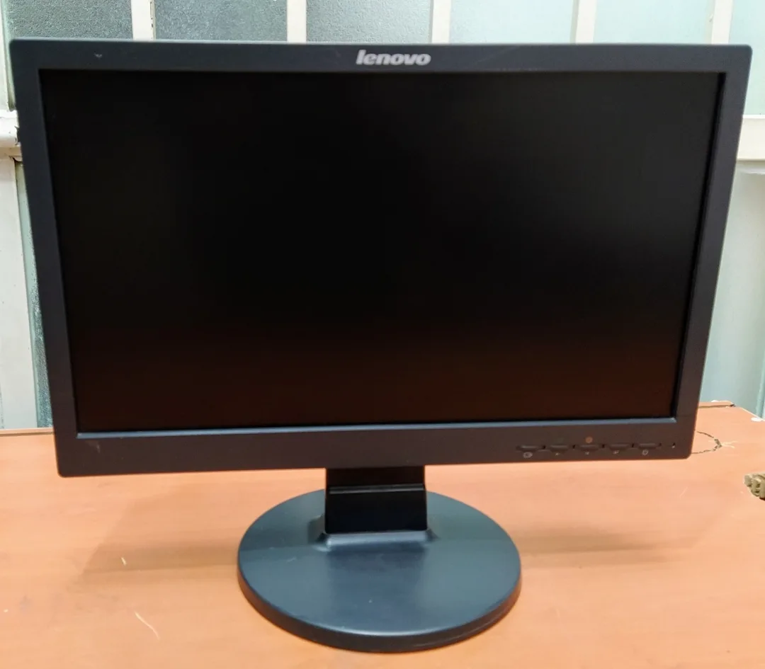 مانیتور استوک ۱۹ اینچ لنوو D186WA Lenovo، رنگ مشکی، جنس پلاستیک و شیشه، تخت