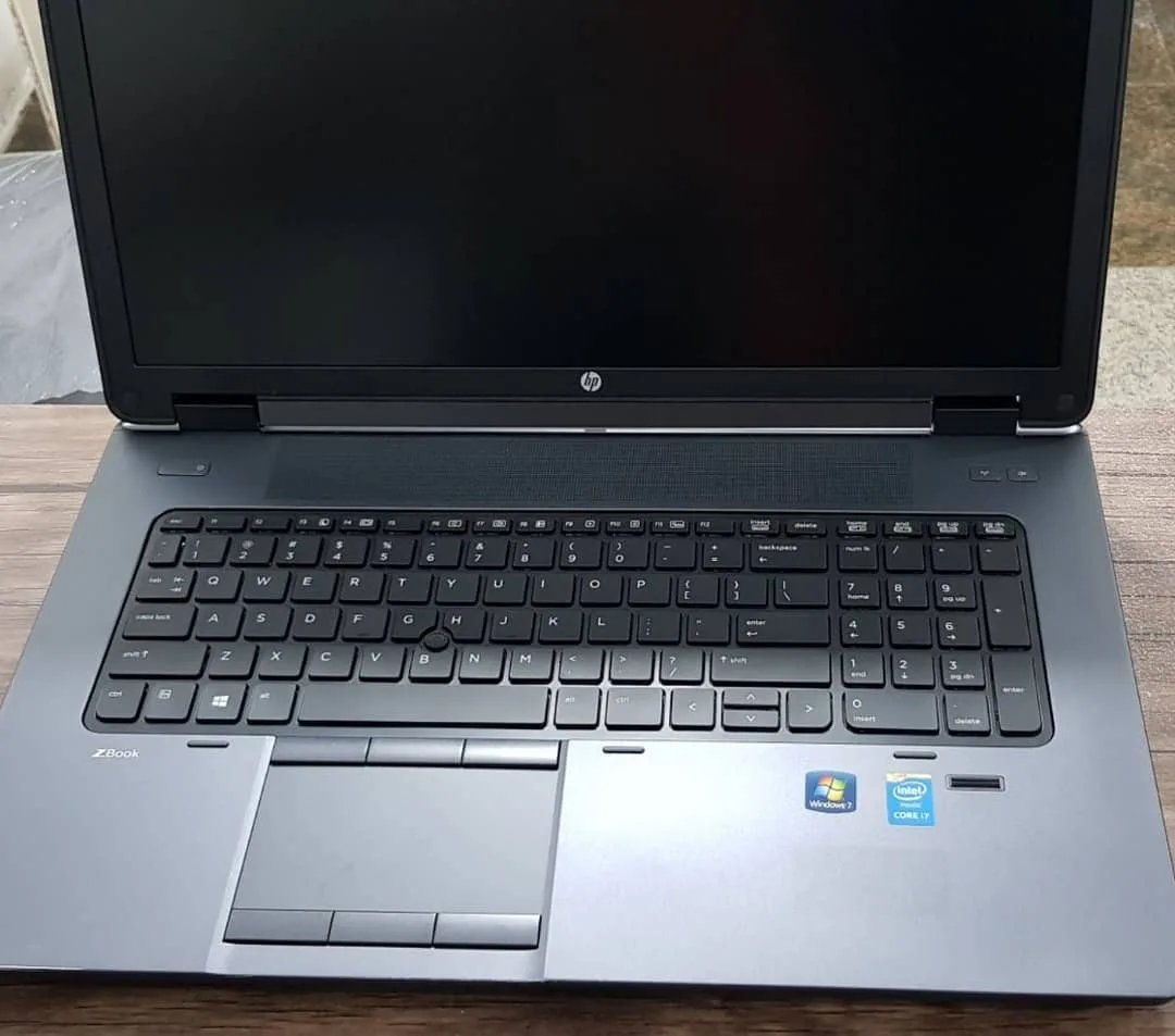 لپ‌تاپ HP ZBook 17، رنگ خاکستری و مشکی