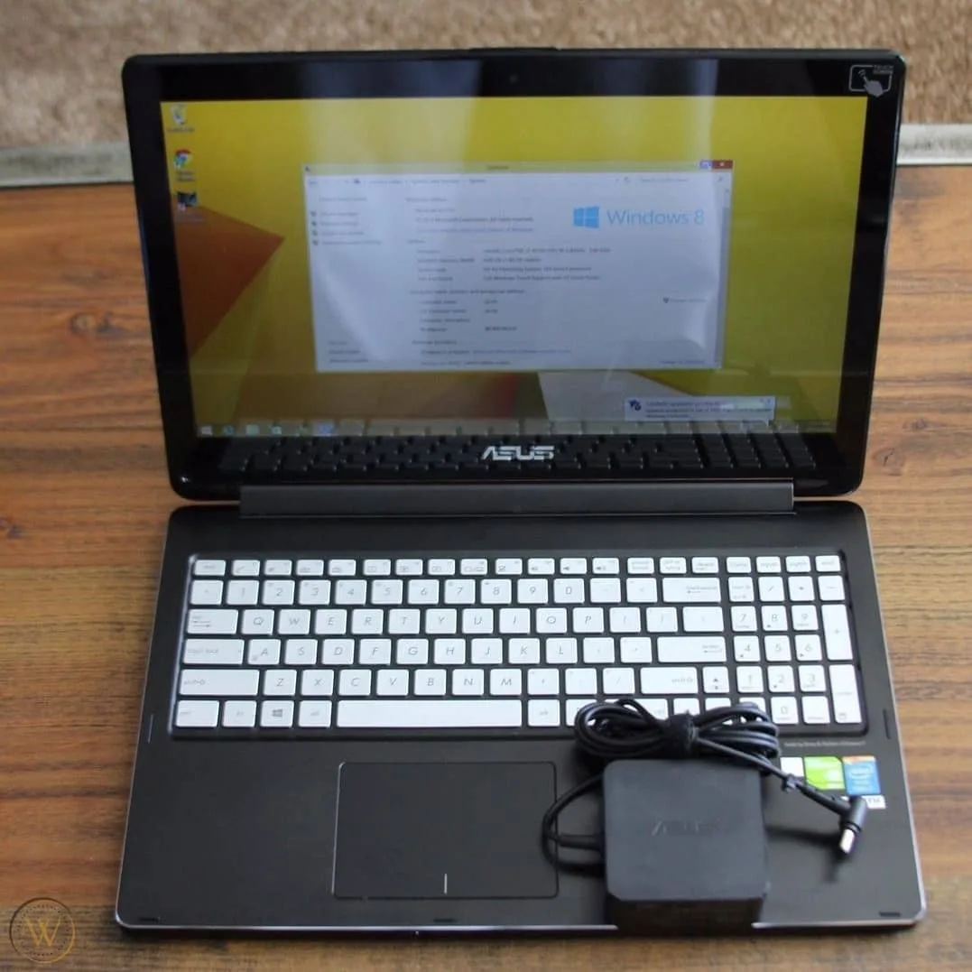 لپ‌تاپ ایسوس Q551L core i7، رنگ مشکی و سفید، جنس پلاستیک، ۱۵.۶ اینچ