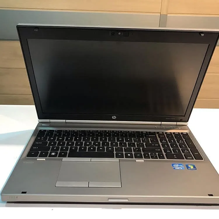 لپتاپ HP EliteBook 8560w، رنگ نقرهای و مشکی