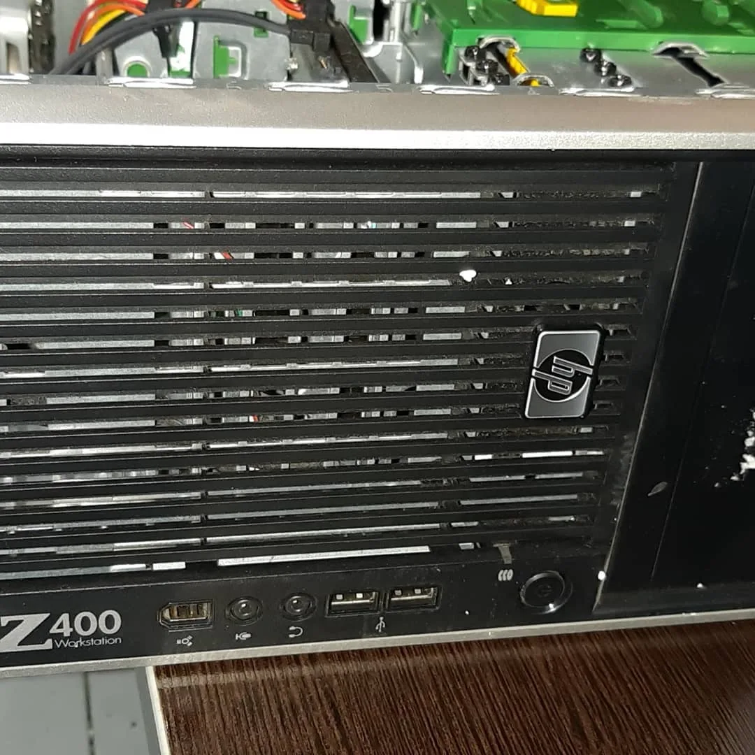 کیس ورکاستیشن z400 با cpu xeon HP، رنگ مشکی و نقرهای، جنس فلز و پلاستیک، کیس سرور
