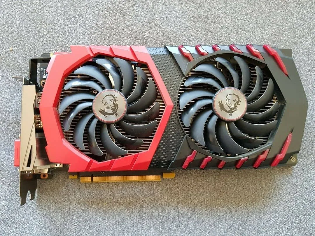 کارت گرافیک MSI GTX 1070 ۸ گیگ، رنگ مشکی و قرمز، جنس پلاستیک و فلز، مستطیلی