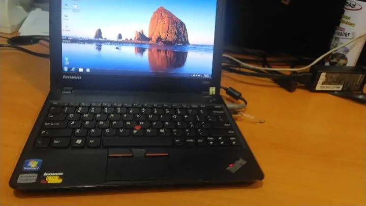 لپ‌تاپ Lenovo X131، رنگ مشکی، جنس پلاستیک و فلز، مستطیلی