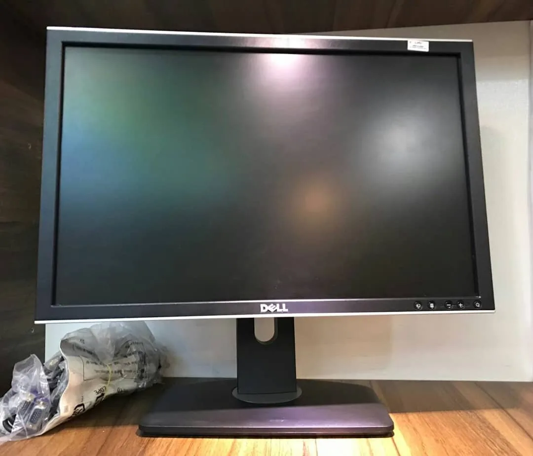 مانیتور دل 2208 ۲۲ اینچ Dell، رنگ مشکی، جنس پلاستیک و شیشه، تخت، با پایه