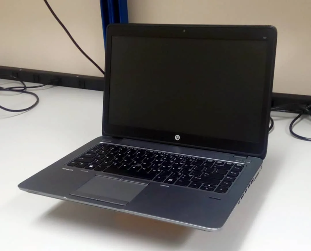 لپ تاپ HP EliteBook 745 G2 اچ پی، رنگ خاکستری و مشکی، جنس پلاستیک، باز، با کیبورد