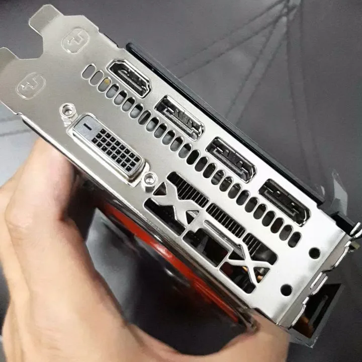 کارت گرافیک RX580 ۸ گیگ XFX، رنگ نقره‌ای، جنس فلز، قطعه کامپیوتر