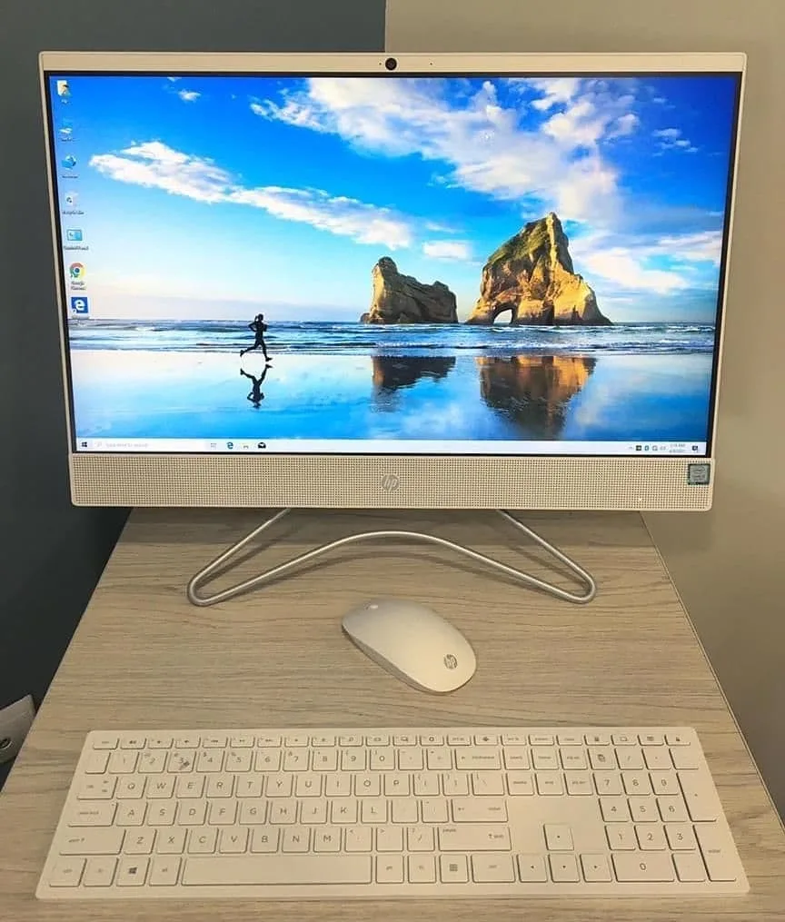 آل این وان HP ۲۴ اینچ اچ پی، رنگ سفید و نقره‌ای، جنس پلاستیک و فلز، صفحه نمایش بزرگ