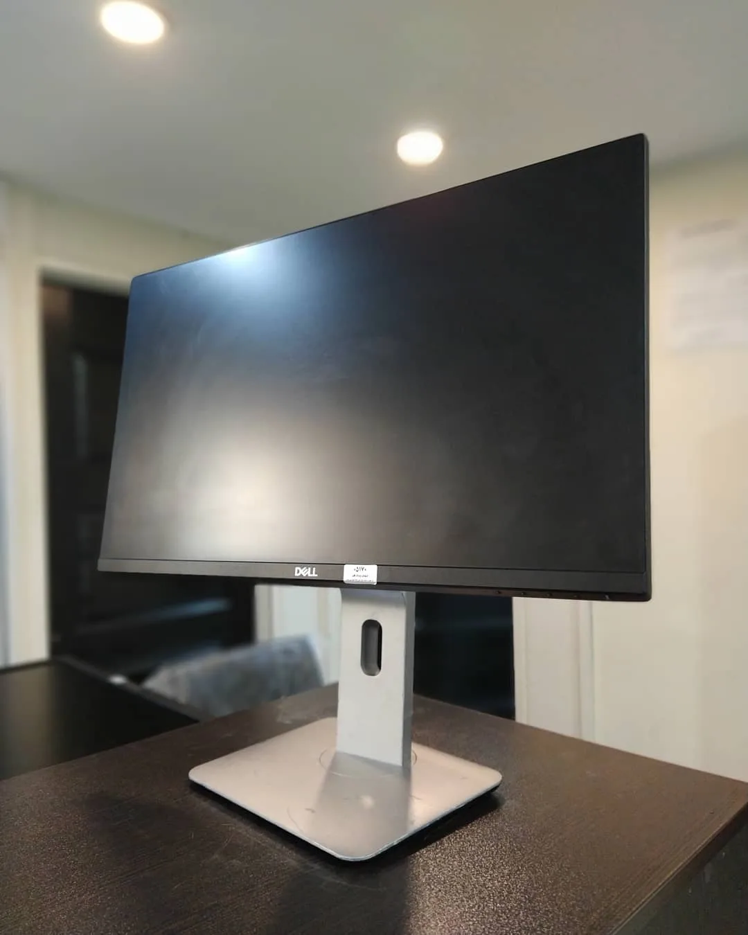 مانیتور دل P2319H ۲۳ اینچ Dell، رنگ مشکی و نقره‌ای، جنس پلاستیک و فلز، مانیتور رومیزی پایه قابل تنظیم