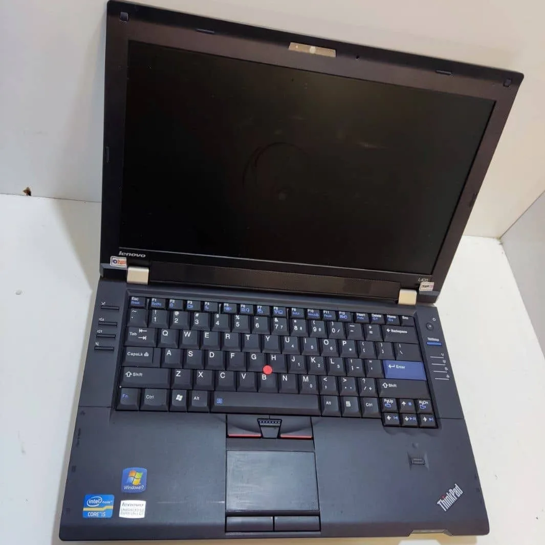لپ‌تاپ ThinkPad T420 i5 لنوو، رنگ مشکی، جنس پلاستیک، باز، صفحه نمایش و کیبورد
