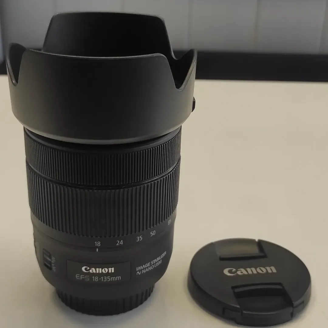 لنز 18-135mm USM F3.5-5.6 کارکرده کانن، رنگ مشکی، جنس شیشه و پلاستیک، لنز زوم