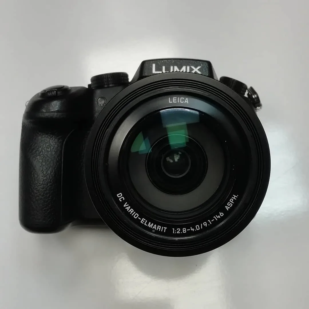 دوربین DMC-FZ1000 کارکرده پاناسونیک، رنگ مشکی، جنس پلاستیک و فلز، بدون آینه، لنز متصل