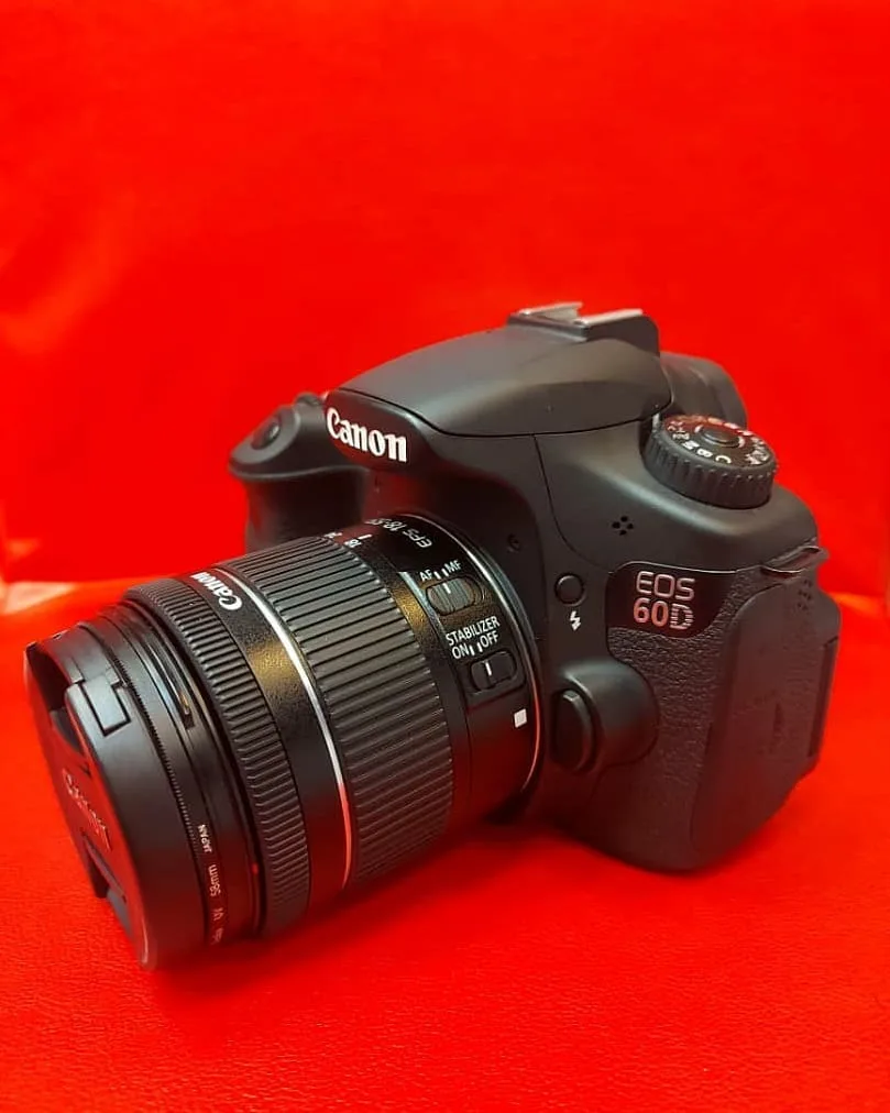 دوربین 60D با لنز 18-55 کارکرده کانن، رنگ مشکی، DSLR با لنز