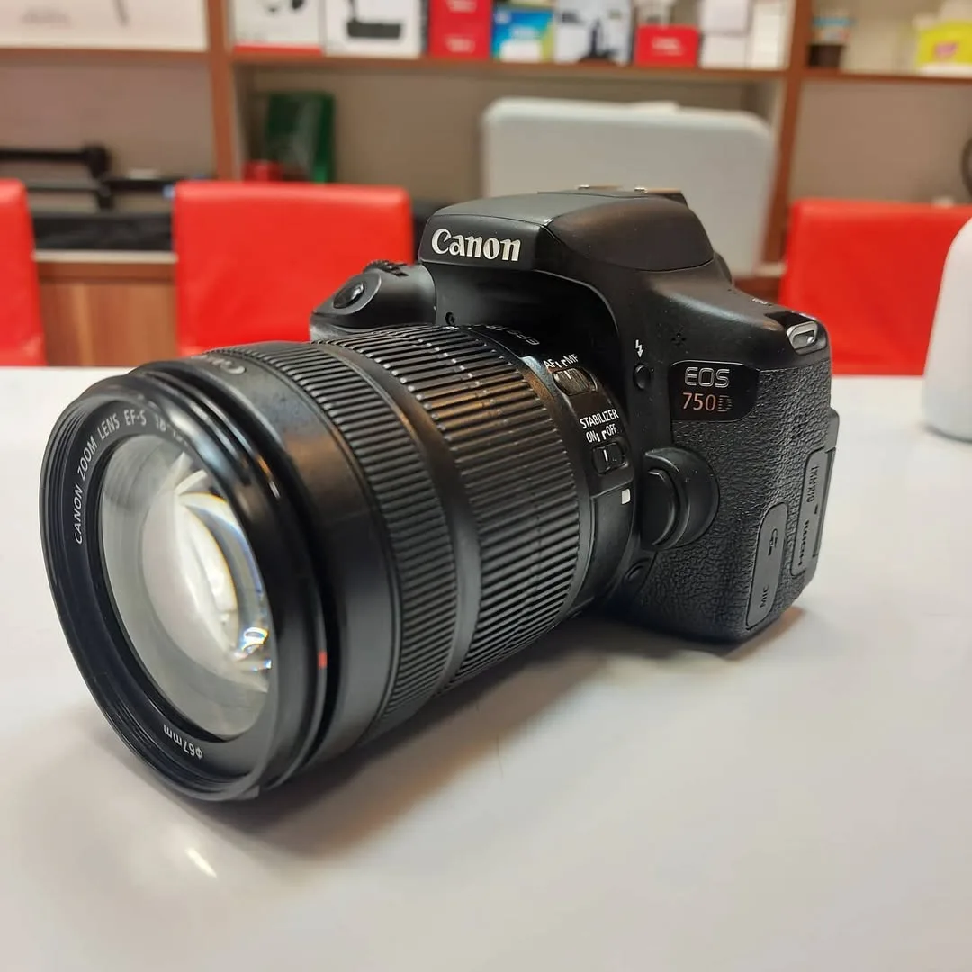 دوربین 750D با لنز 18-135 STM کارکرده کانن، رنگ مشکی، جنس پلاستیک، دوربین دیجیتال DSLR