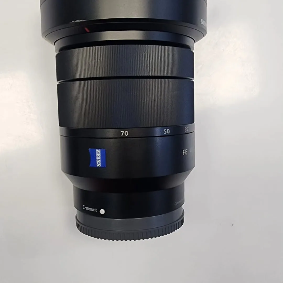 لنز 24-70mm F4 زایس کارکرده سونی، رنگ مشکی، جنس فلز و شیشه، زوم