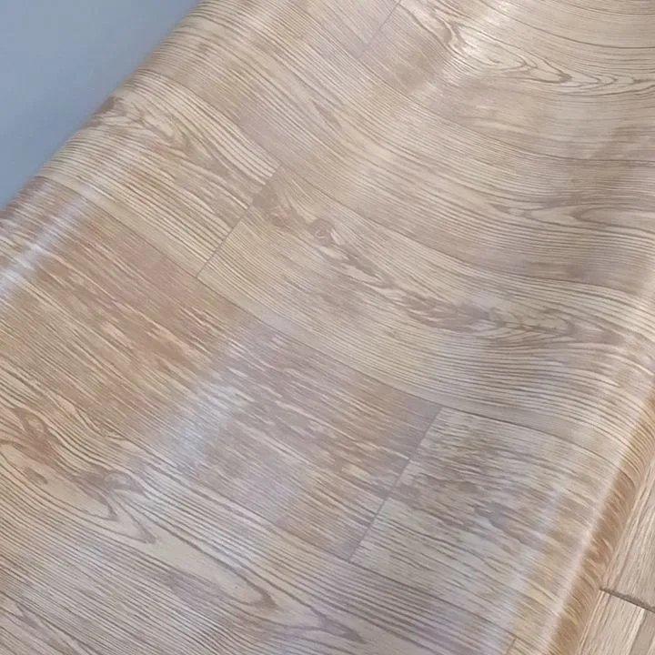 کفپوش پی‌وی‌سی رولی ۲۴ متر مربع، رنگ قهوه‌ای روشن، جنس PVC، طرح چوب