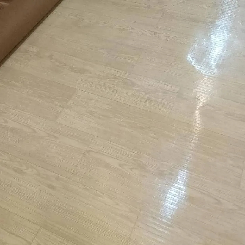 کفپوش پی‌وی‌سی عرض ۲ متر، رنگ کرم، جنس PVC، طرح چوب