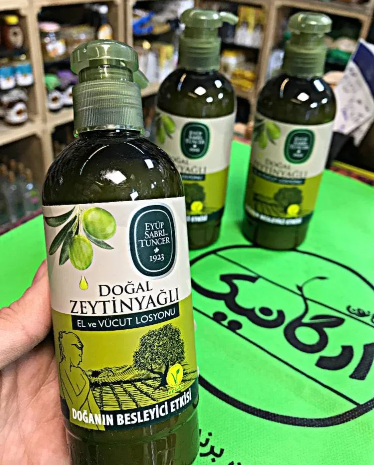 لوسیون بدن وگان روغن زیتون ۲۵۰ میل ایوب صبری، رنگ سبز، جنس پلاستیک، بطری پمپی