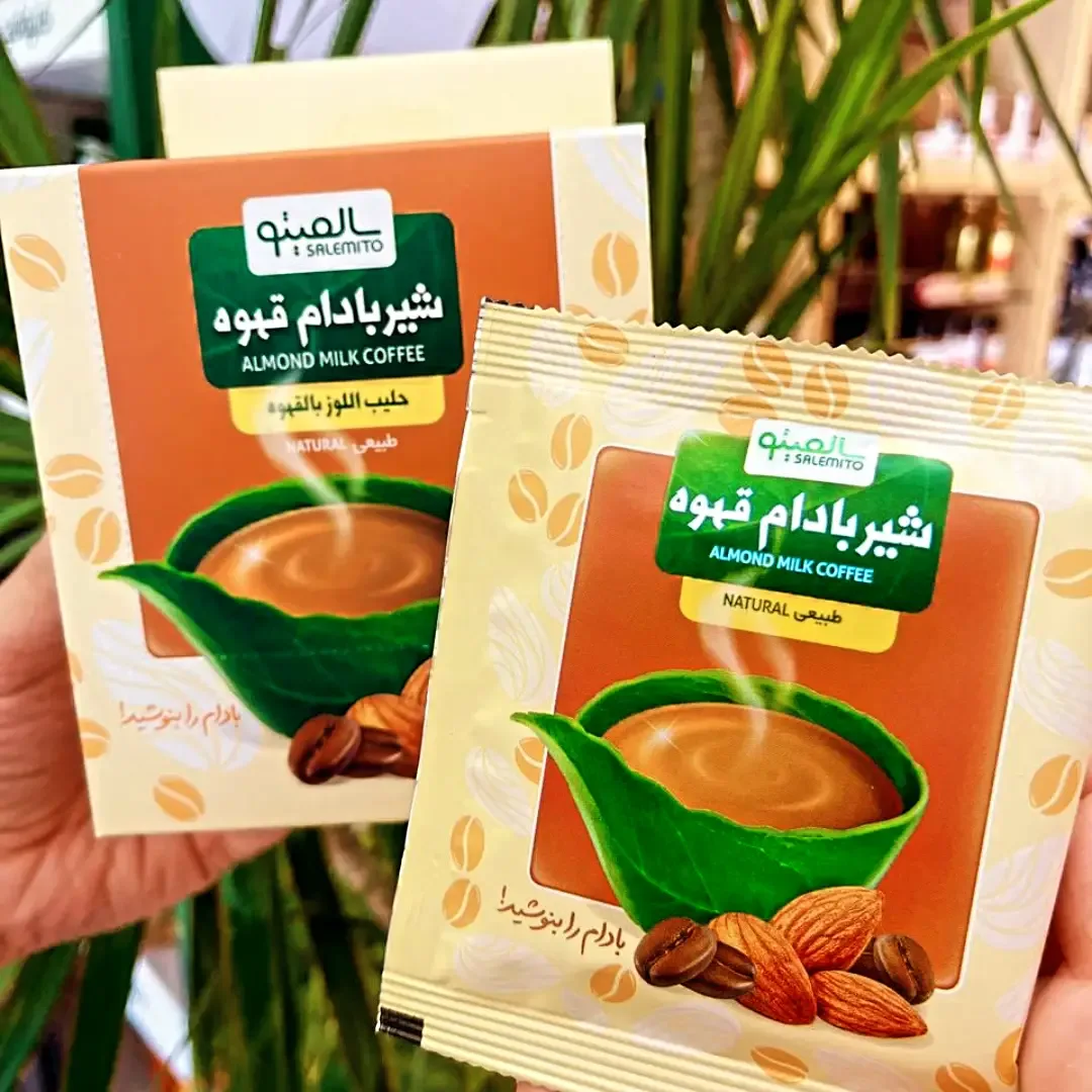 پودر شیر بادام با قهوه ۱۵ گرمی سالمیتو، رنگ نارنجی، سبز و سفید، جنس مقوا و فویل، جعبه و ساشه