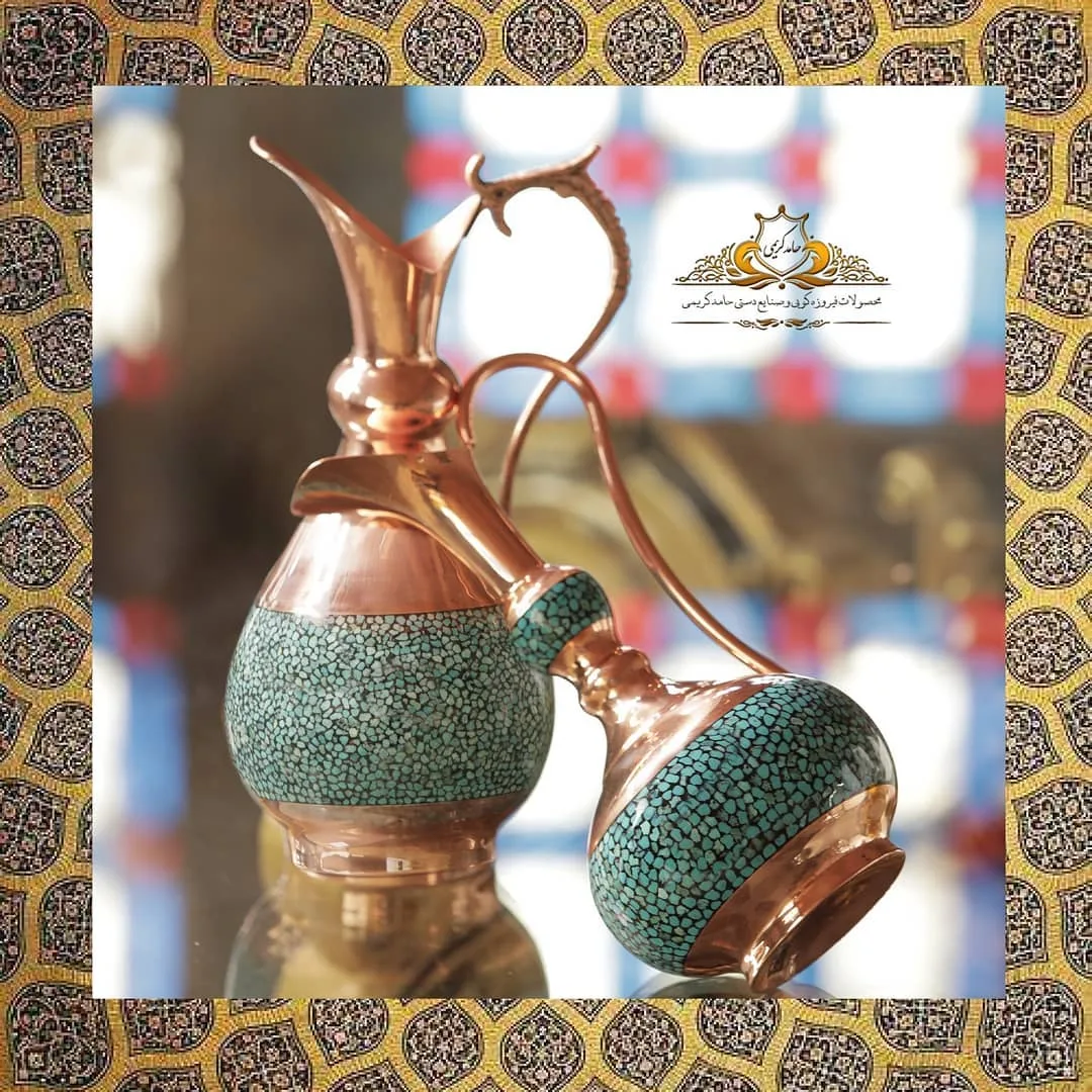 پارچ فیروزه‌کوب — رنگ مسی — نمای محیط — گیلاسی — عکس ۳