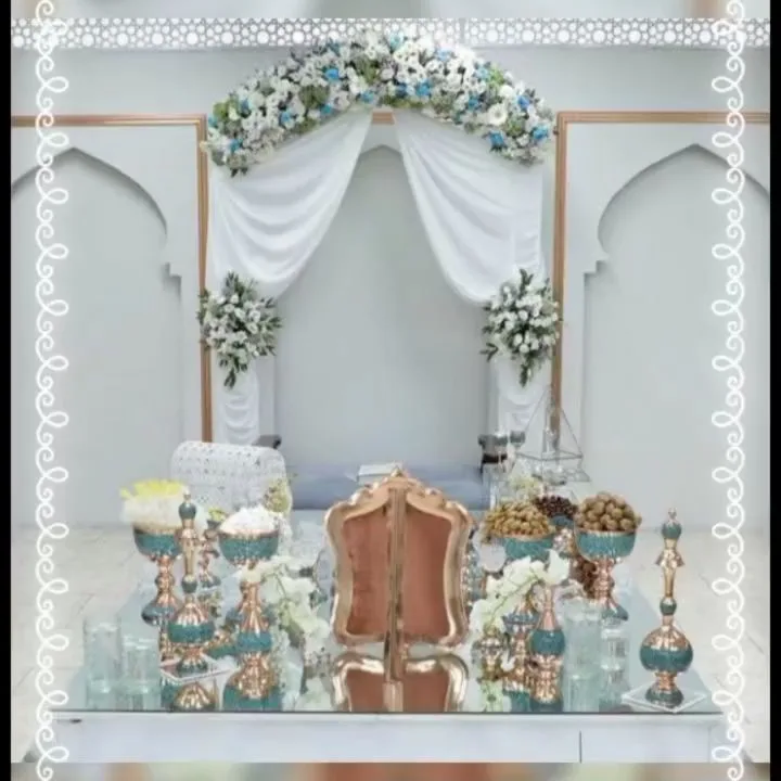 ظروف مس و فیروزه، رنگ سفید، فیروزه‌ای و مسی، جنس پارچه و فلز، طرح گلدار، ظروف پذیرایی روی میز