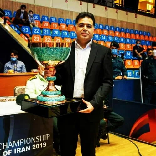 جام قهرمانی مس و فیروزه، رنگ طلایی، سبز و آبی، جنس فلز، جام بزرگ