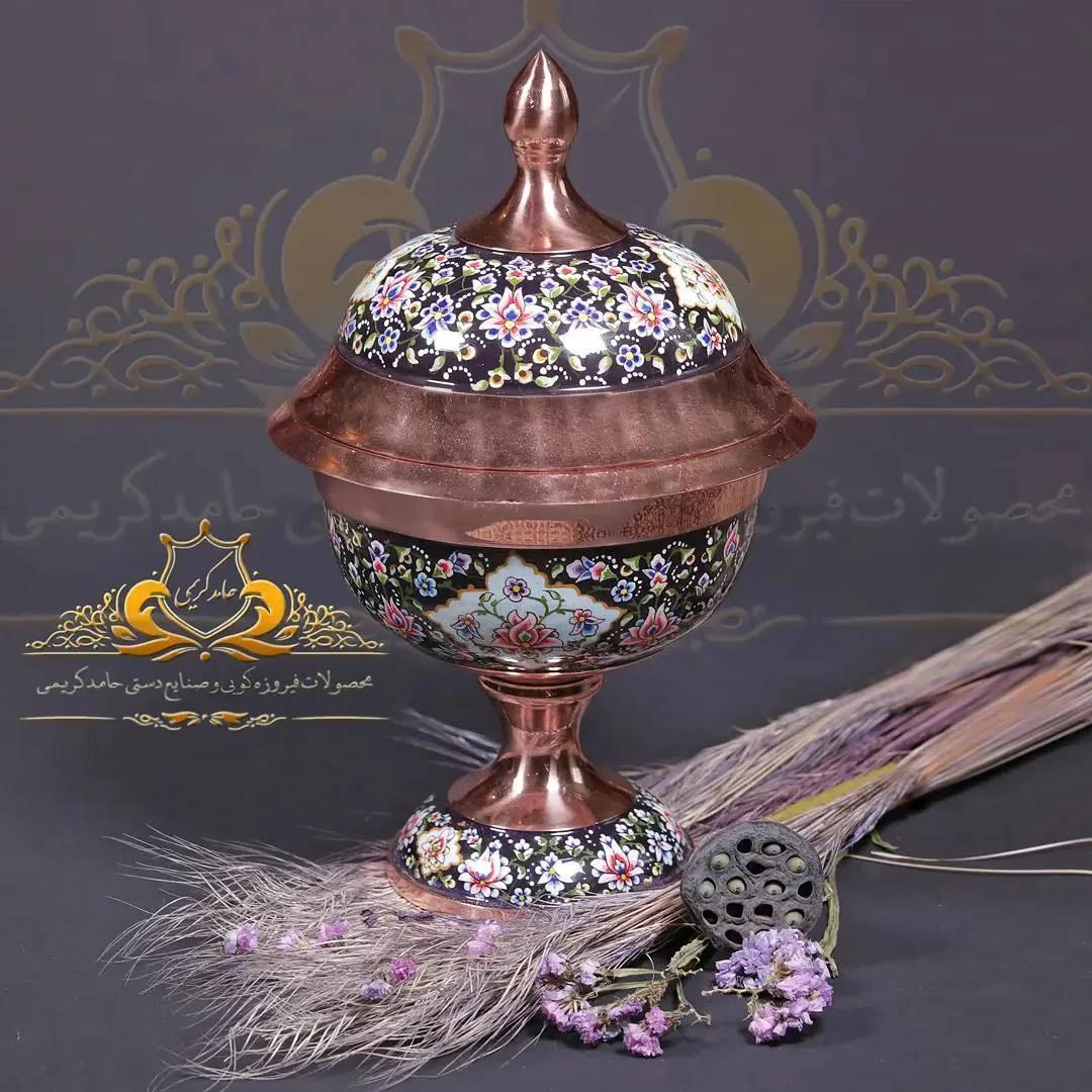 قندان مس و پرداز، رنگ مسی، مشکی و چندرنگ، جنس میناکاری، طرح گلدار، ظرف قندان پایه‌دار