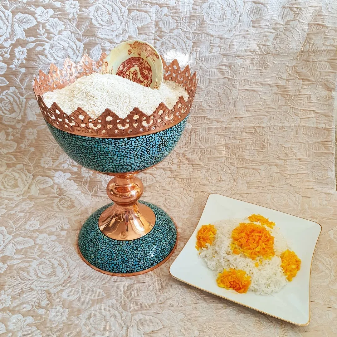 ظرف میوه فیروزه‌کوب — رنگ مسی — نمای محیط — پایه‌دار — عکس ۲