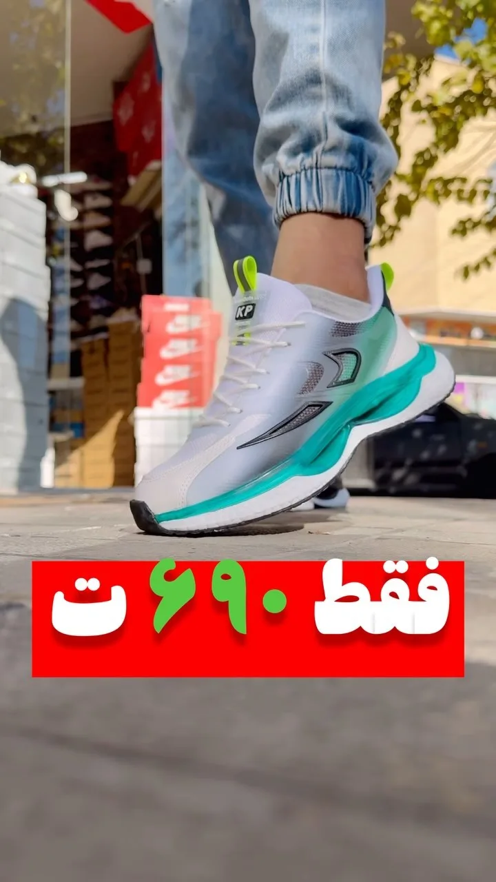 کتانی اسپرت سفید و سبزآبی، رنگ زرد فسفری، بنددار، پاشنه تخت