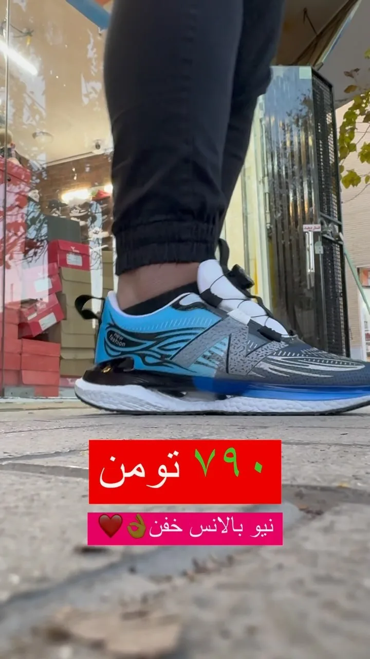 کتانی اسپرت آبی و مشکی نیوبالانس، رنگ سفید، بنددار