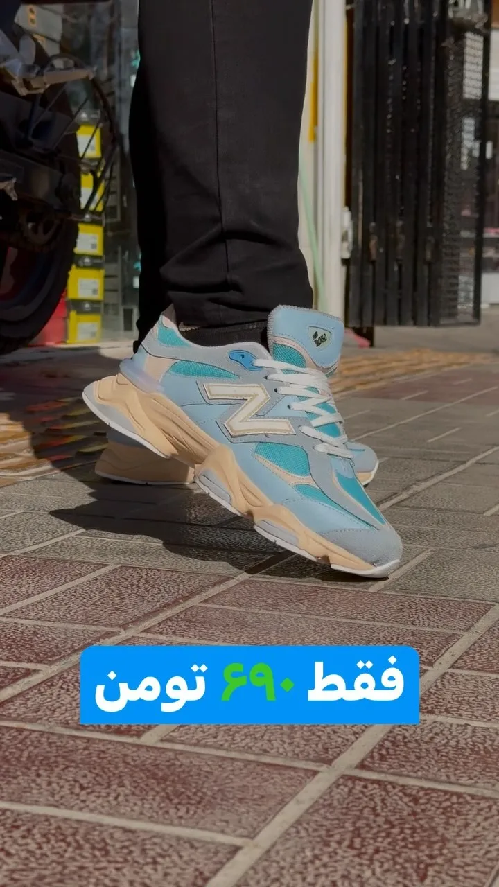 کتانی اسپرت آبی و کرم نیوبالانس، رنگ آبی روشن، جنس مش و پارچه، کتانی لژدار