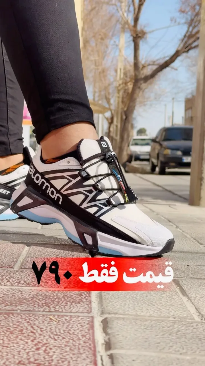 کتانی اسپرت سفید و مشکی سالامون، رنگ آبی، بدون پاشنه