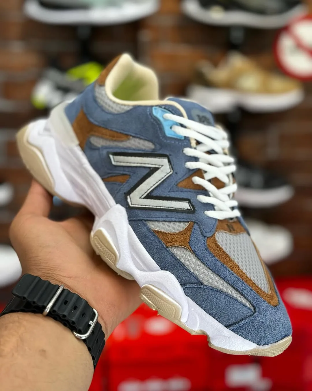 کتانی اسپرت آبی و قهوه‌ای — عکس ۴