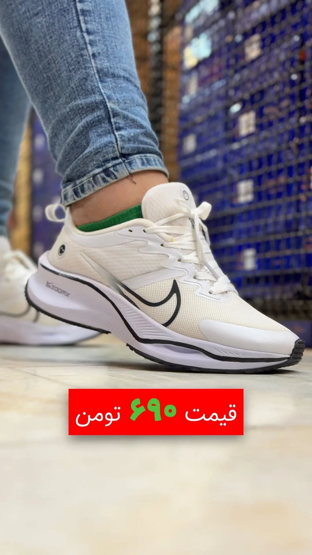 کتانی زوم ایکس کف اشتروبل، رنگ سفید و مشکی، بنددار، پاشنه تخت