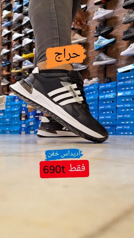 کتانی آدیداس، رنگ مشکی و سفید، پاشنه تخت