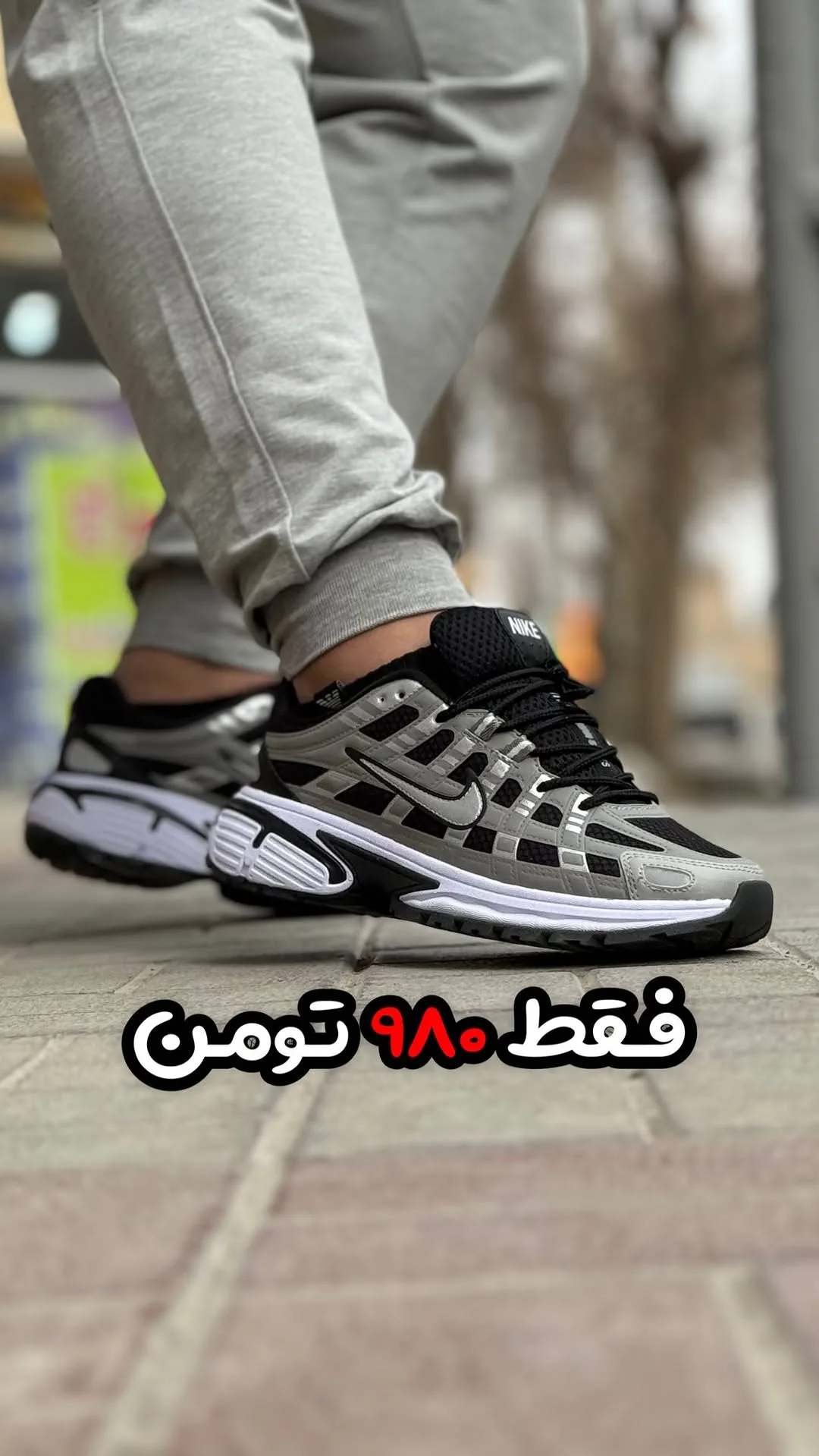 کتانی اسپرت نقره‌ای و مشکی نایکی، رنگ سفید، بنددار