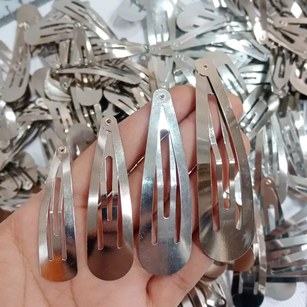 گیره سر فلزی — رنگ نقره‌ای — نمای در‌دست — سه سایز — عکس ۲