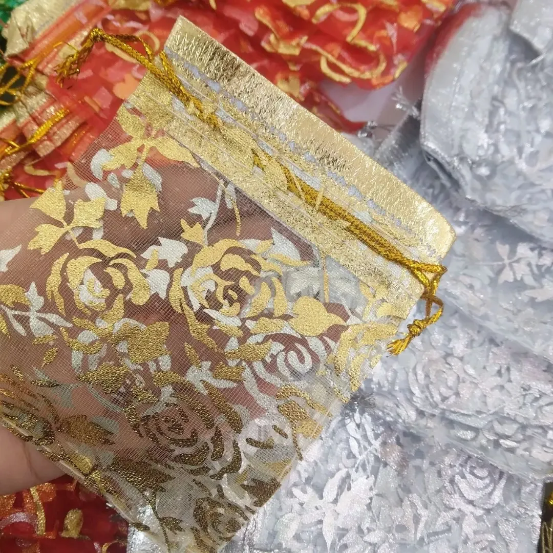 کیسه حریر طرح‌دار ۸×۱۲ — نمای در‌دست — طرح گل — عکس ۲