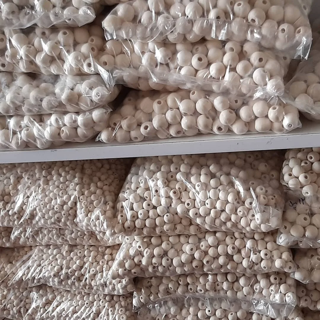 مهره چوبی در ۹ سایز، رنگ کرم، توپک کوچک