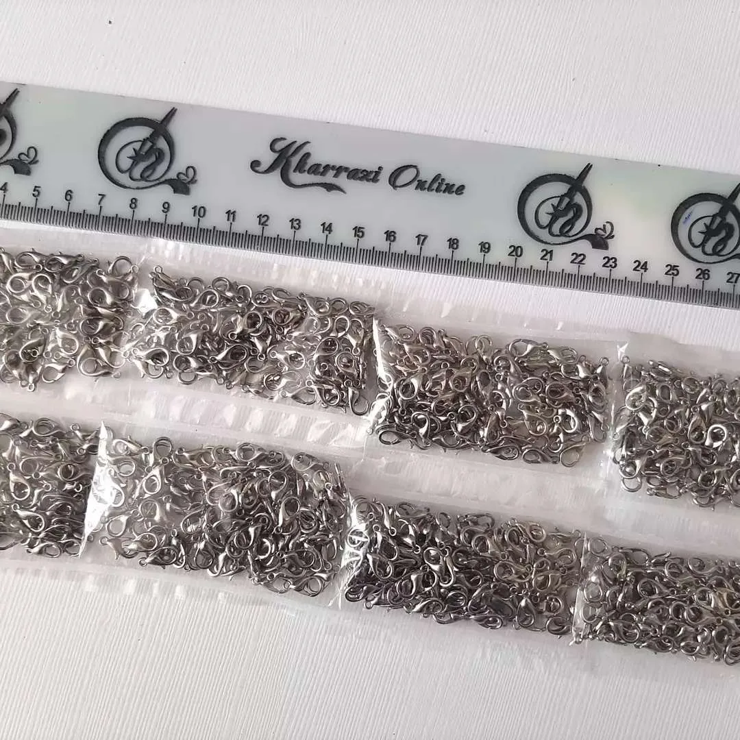 قفل طوطی نقره‌ای یک سانت — رنگ نقره‌ای — نمای بسته‌بندی — بسته صد و هزار عددی — عکس ۴